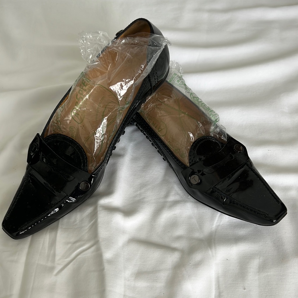 Tod’s Black Patent Loafers/Size 8